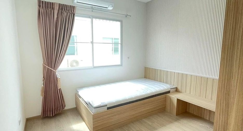 For rent 3 bedrooms townhouse in Prawet, Bangkok