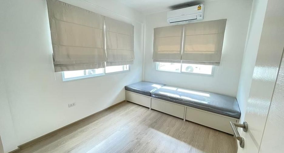 For rent 3 bedrooms townhouse in Prawet, Bangkok