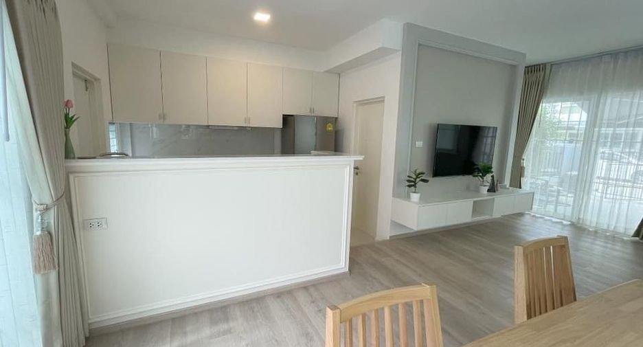 For rent 3 bedrooms townhouse in Prawet, Bangkok
