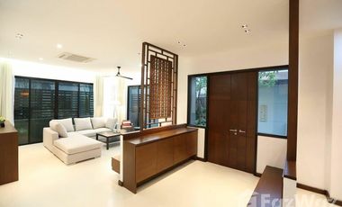 For rent 3 bedrooms house in Watthana, Bangkok