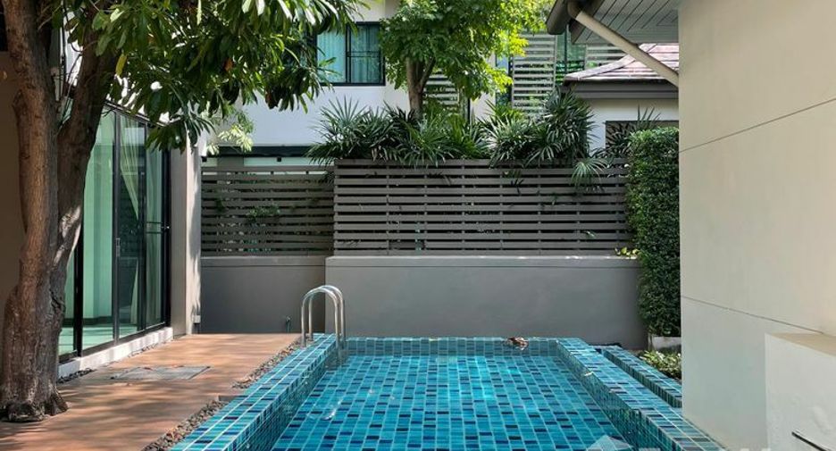 For rent 3 bedrooms house in Watthana, Bangkok