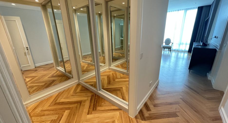 Condo en alquiler de 4 habitaciones en Pathum Wan, Bangkok