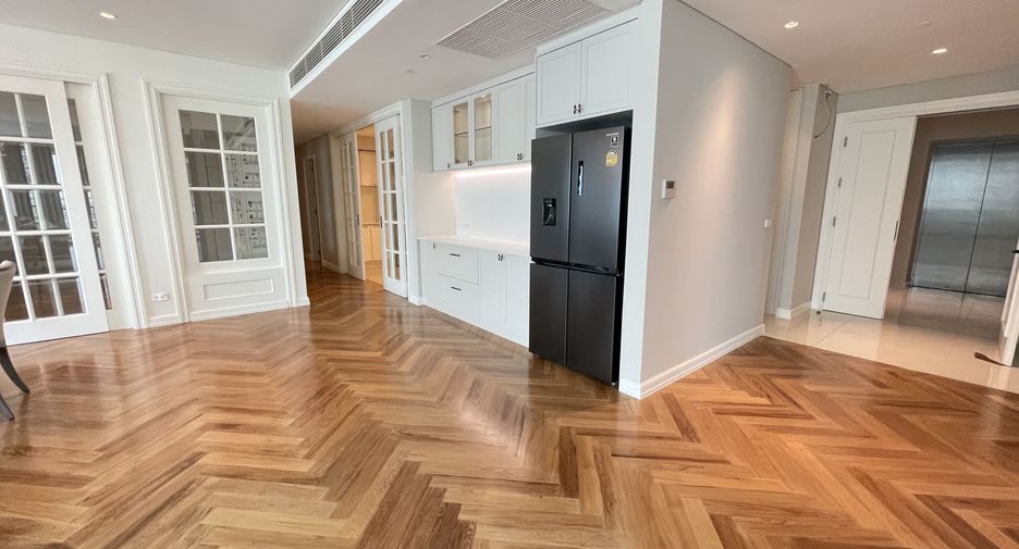 Condo en alquiler de 4 habitaciones en Pathum Wan, Bangkok
