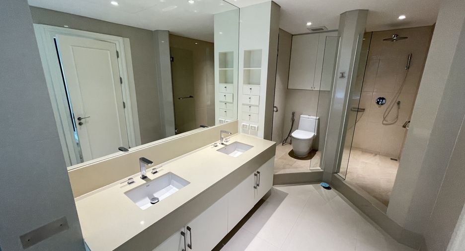Condo en alquiler de 4 habitaciones en Pathum Wan, Bangkok