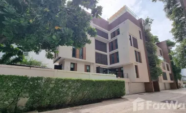 Condo en alquiler de 3 habitaciones en Yan Nawa, Bangkok