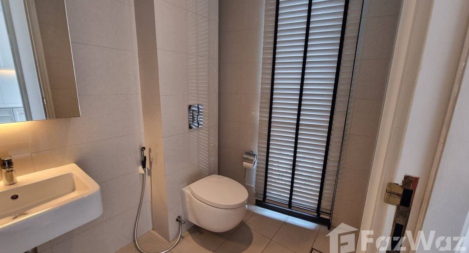 Condo en alquiler de 3 habitaciones en Yan Nawa, Bangkok