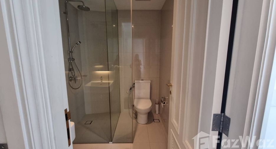 Condo en alquiler de 3 habitaciones en Yan Nawa, Bangkok