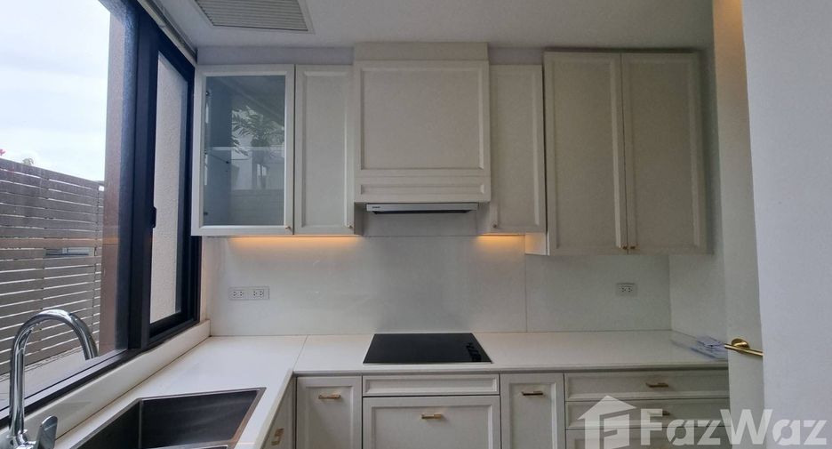 For rent 3 bedrooms condo in Yan Nawa, Bangkok