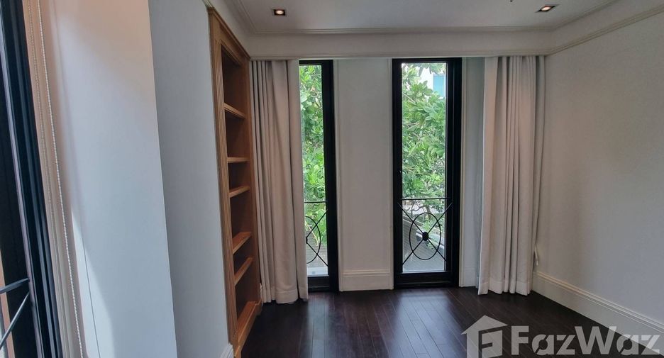 Condo en alquiler de 3 habitaciones en Yan Nawa, Bangkok