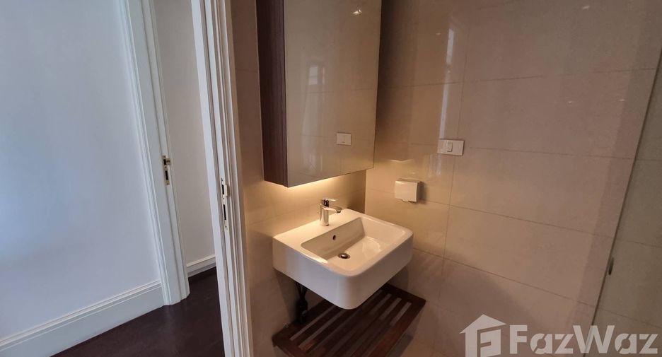 Condo en alquiler de 3 habitaciones en Yan Nawa, Bangkok
