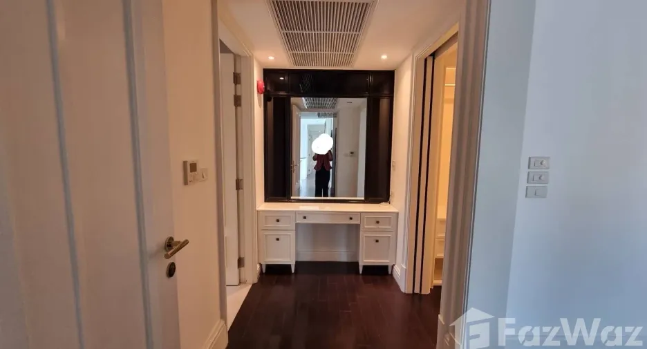 Condo en alquiler de 3 habitaciones en Yan Nawa, Bangkok