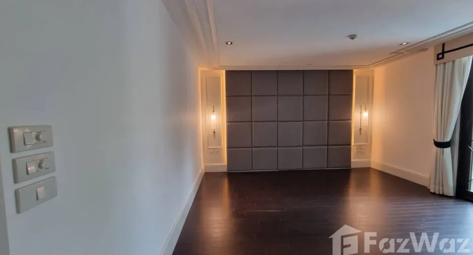 Condo en alquiler de 3 habitaciones en Yan Nawa, Bangkok