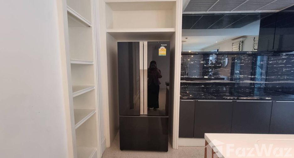 Condo en alquiler de 3 habitaciones en Yan Nawa, Bangkok