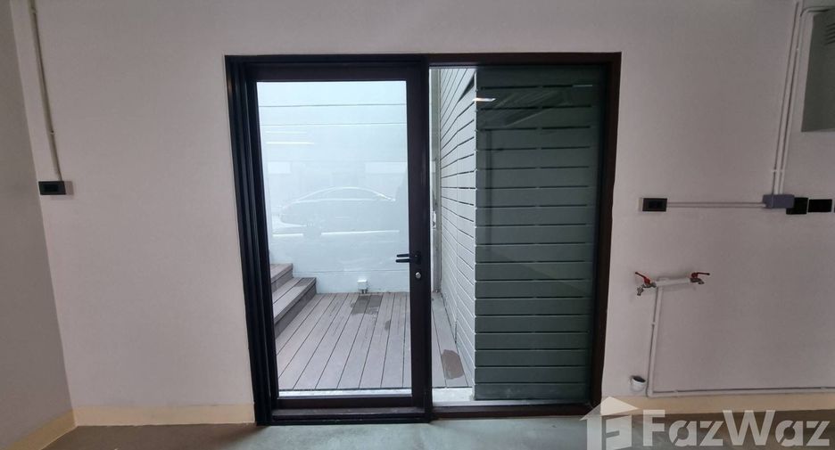 For rent 3 bedrooms condo in Yan Nawa, Bangkok