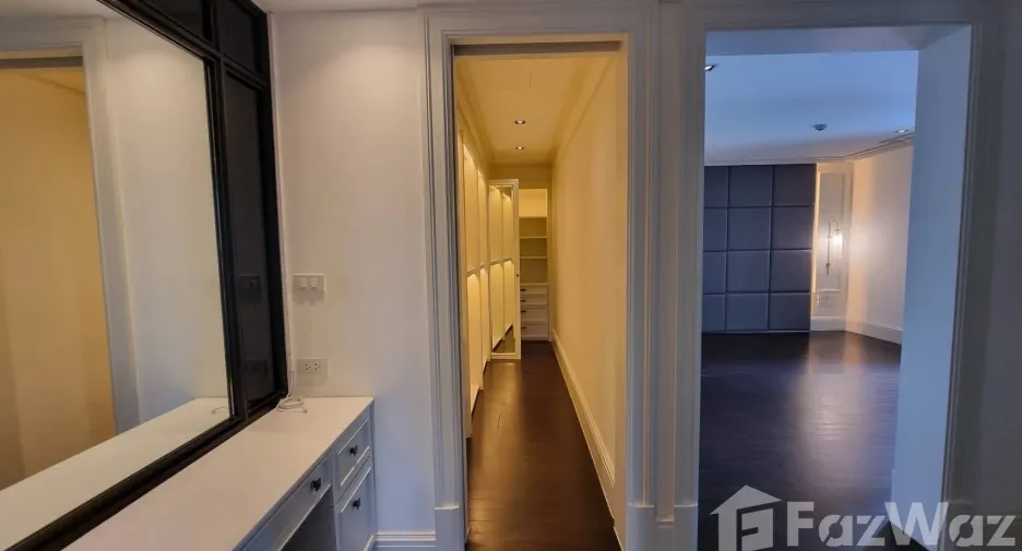 Condo en alquiler de 3 habitaciones en Yan Nawa, Bangkok