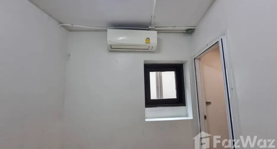 Condo en alquiler de 3 habitaciones en Yan Nawa, Bangkok