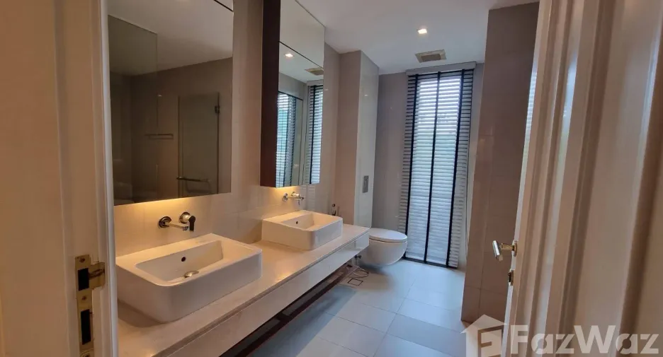 Condo en alquiler de 3 habitaciones en Yan Nawa, Bangkok