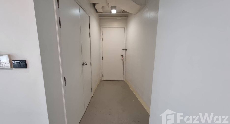 Condo en alquiler de 3 habitaciones en Yan Nawa, Bangkok