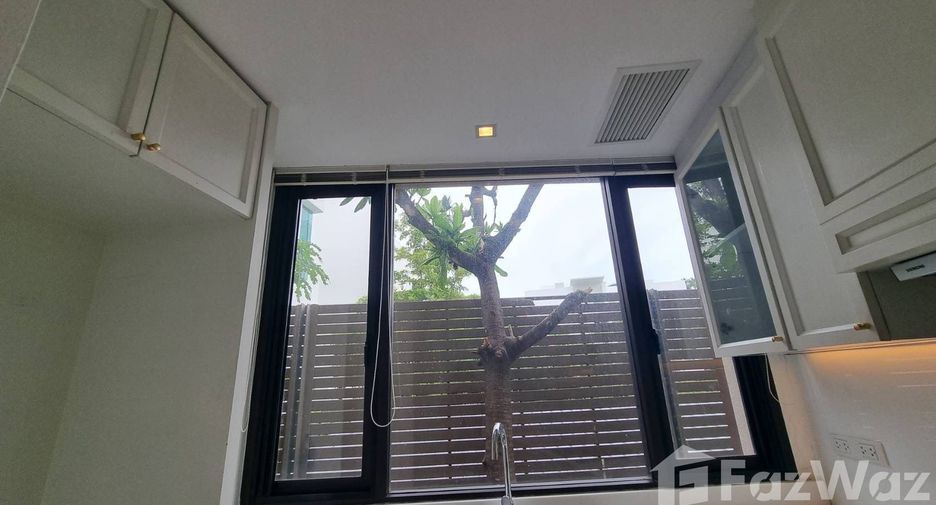 Condo en alquiler de 3 habitaciones en Yan Nawa, Bangkok