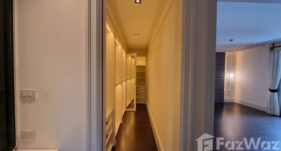 Condo en alquiler de 3 habitaciones en Yan Nawa, Bangkok