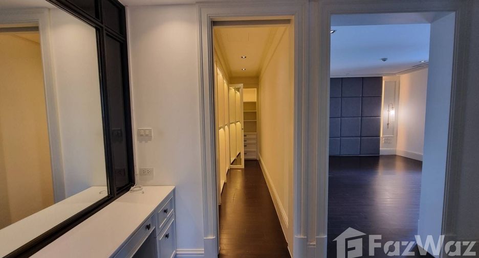 For rent 3 bedrooms condo in Yan Nawa, Bangkok