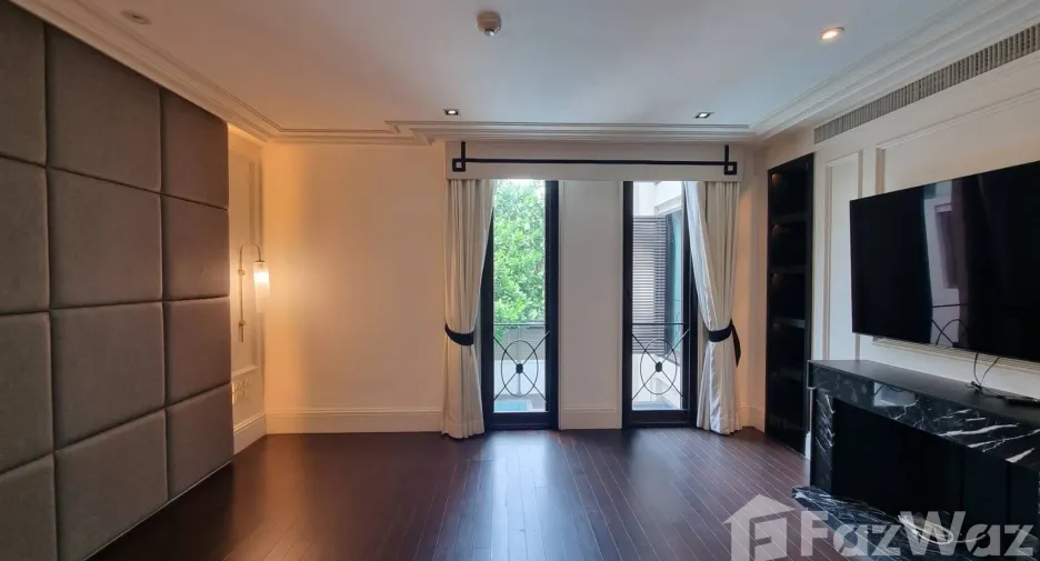 Condo en alquiler de 3 habitaciones en Yan Nawa, Bangkok