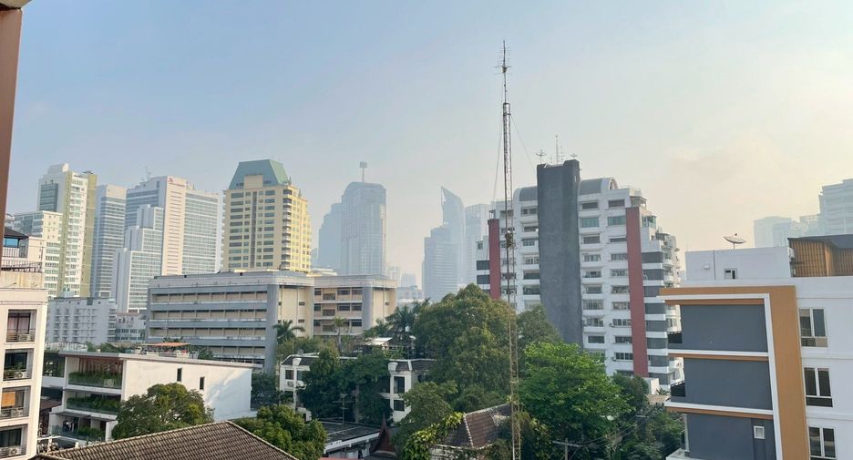 For rent 2 bedrooms condo in Khlong Toei, Bangkok