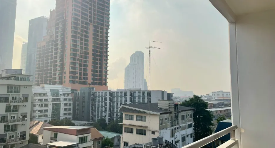 For rent 2 bedrooms condo in Khlong Toei, Bangkok