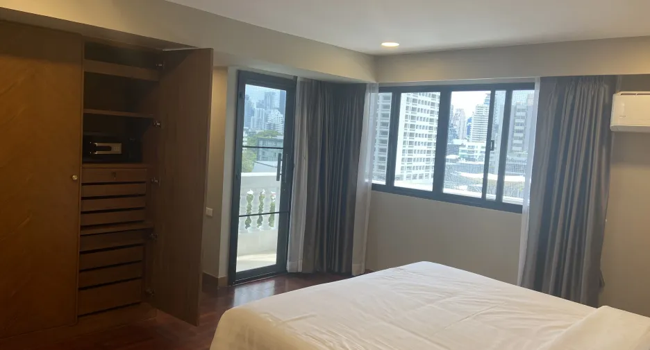 For rent 2 bedrooms condo in Watthana, Bangkok