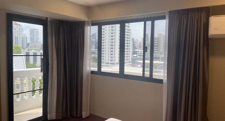 For rent 2 bedrooms condo in Watthana, Bangkok