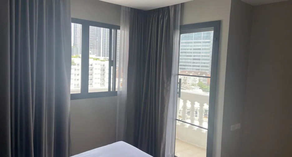For rent 2 bedrooms condo in Watthana, Bangkok