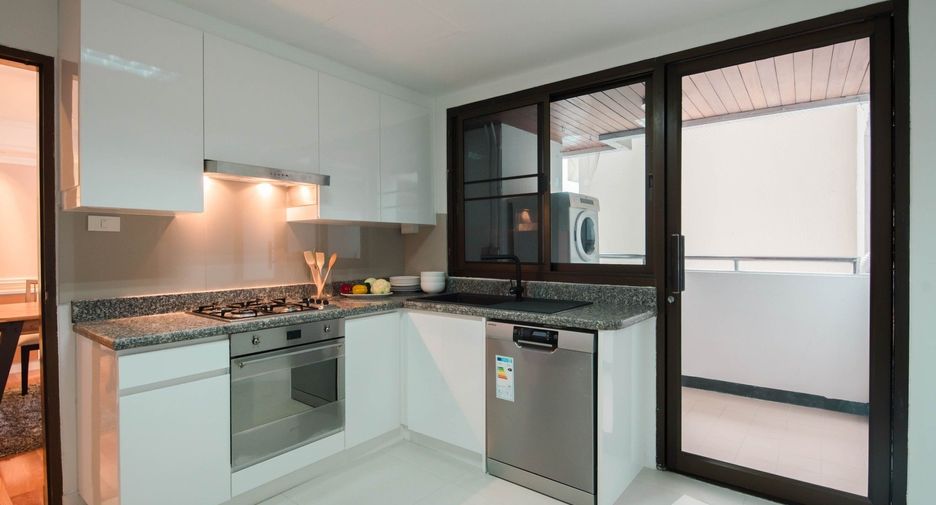 Apartamento en alquiler de 3 habitaciones en Khlong Toei, Bangkok