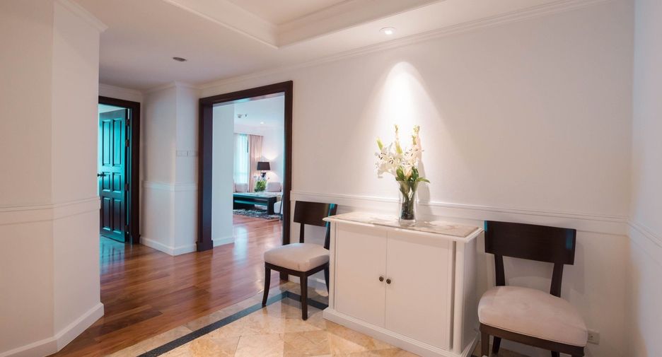 Apartamento en alquiler de 3 habitaciones en Khlong Toei, Bangkok