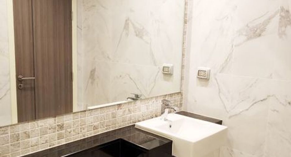 For rent 2 bedrooms condo in Khlong San, Bangkok