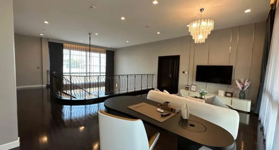 For rent 5 bedrooms house in Lat Krabang, Bangkok