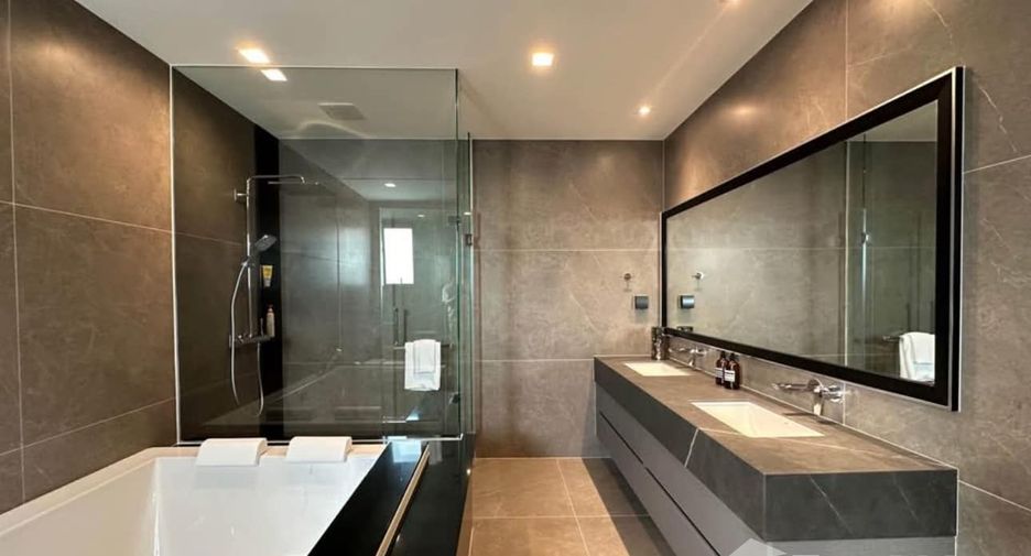 For rent 5 bedrooms house in Lat Krabang, Bangkok