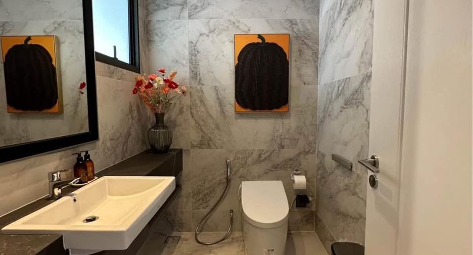 For rent 5 bedrooms house in Lat Krabang, Bangkok