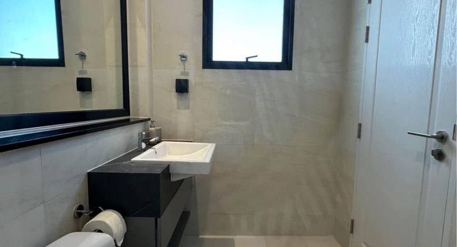 For rent 5 bedrooms house in Lat Krabang, Bangkok