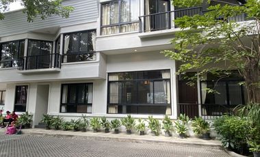 Casa en alquiler de 3 habitaciones en Khlong Toei, Bangkok