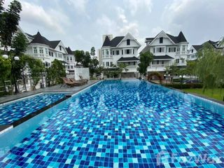 À louer 5 chambres maison à Bang Na, Bangkok
