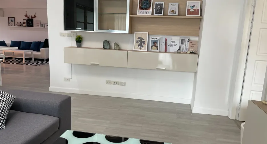 For rent 5 bedrooms condo in Watthana, Bangkok