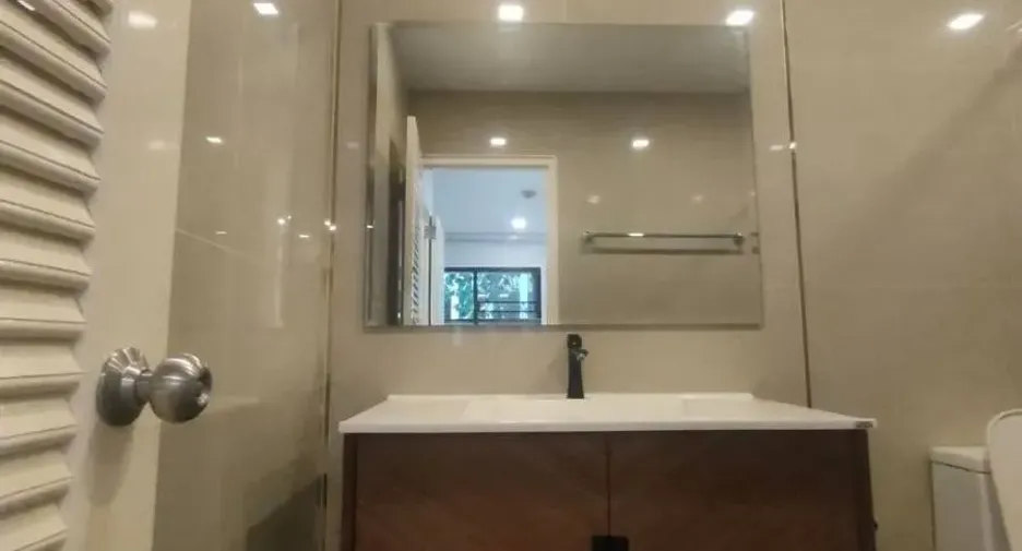 For rent 2 bedrooms condo in Pathum Wan, Bangkok