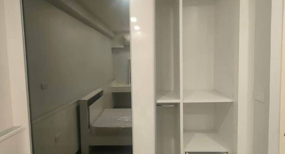 For rent 2 bedrooms condo in Pathum Wan, Bangkok