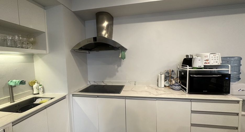 For rent 2 bedrooms condo in Pathum Wan, Bangkok