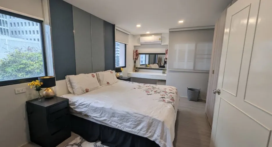 For rent 2 bedrooms condo in Pathum Wan, Bangkok