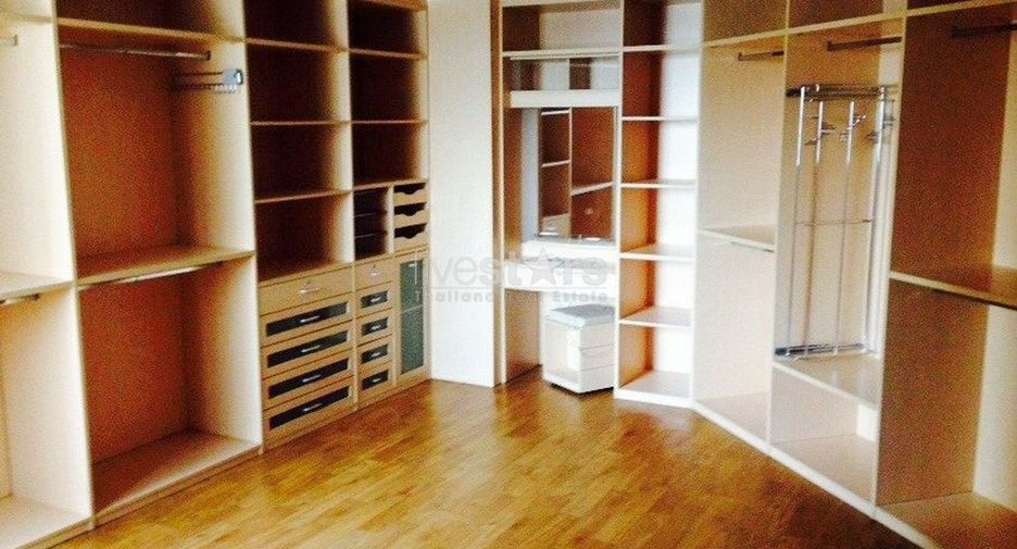 For rent 4 bedrooms condo in Watthana, Bangkok