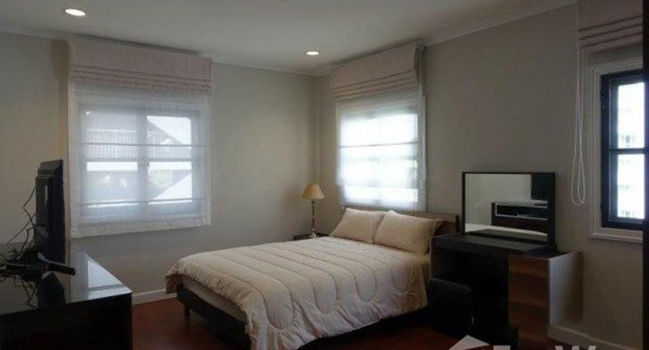 For rent 3 bedrooms condo in Pathum Wan, Bangkok
