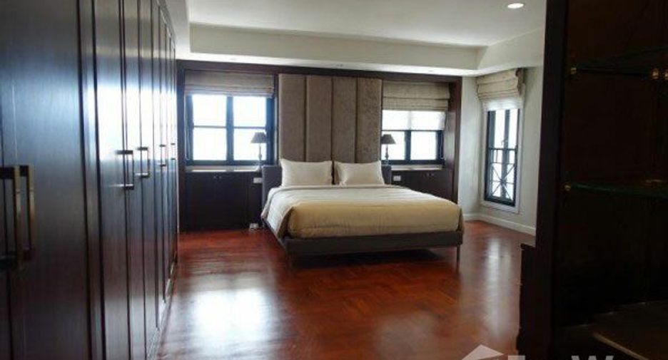 For rent 3 bedrooms condo in Pathum Wan, Bangkok