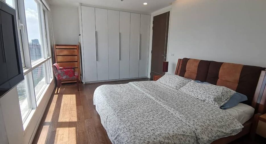 For rent 2 bedrooms condo in Watthana, Bangkok