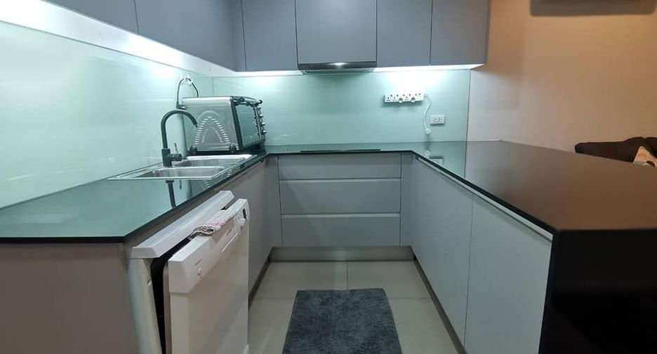 For rent 2 bedrooms condo in Watthana, Bangkok